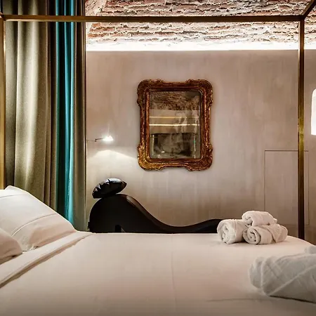 Lorodellago - The House Of Travelers * Como