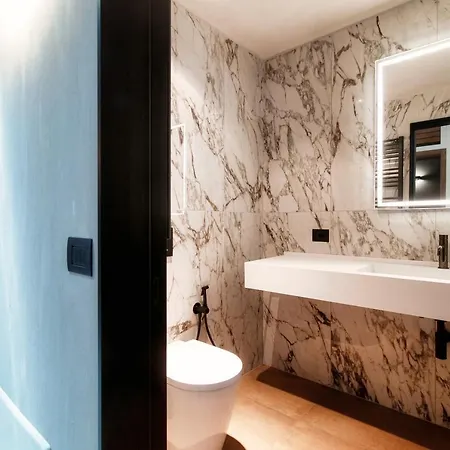 Lorodellago - The House Of Travelers