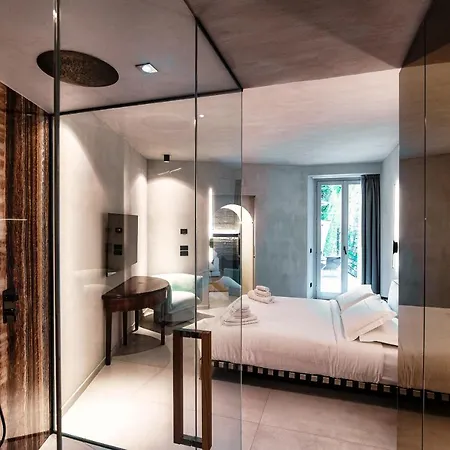 Lorodellago - The House Of Travelers * Como