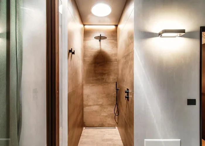 Lorodellago - The House Of Travelers