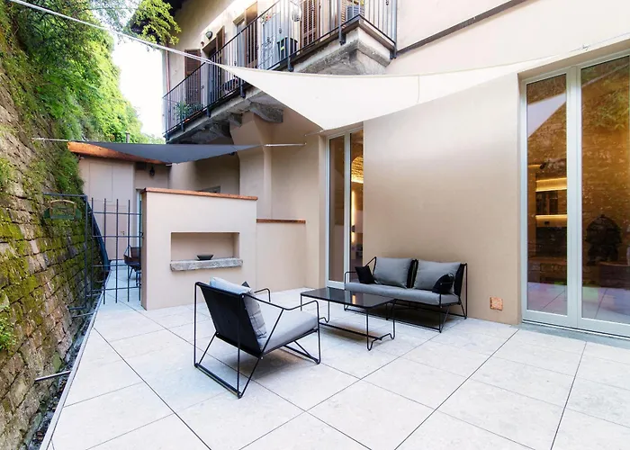 Lorodellago - The House Of Travelers * Côme