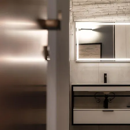 Lorodellago - The House Of Travelers Apartment *